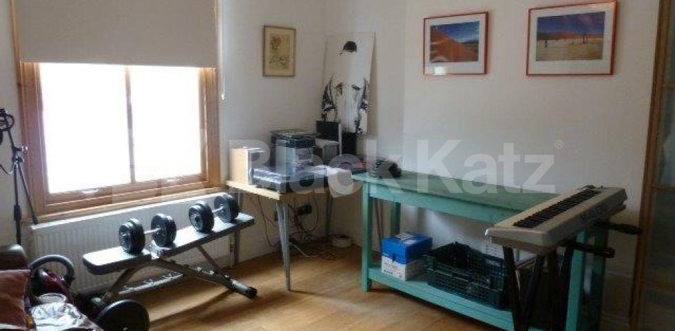 			LET AGREED, 2 Bedroom, 1 bath, 1 reception Flat			 Stapleton Hall Road, FINSBURY PARK-STROUD GREEN